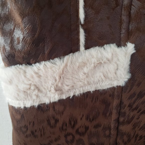 Outback Trading Company Faux Animal Print Vest - Picture 5 of 7